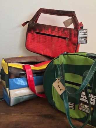 Hippe tassen gemaakt van reclamedoeken